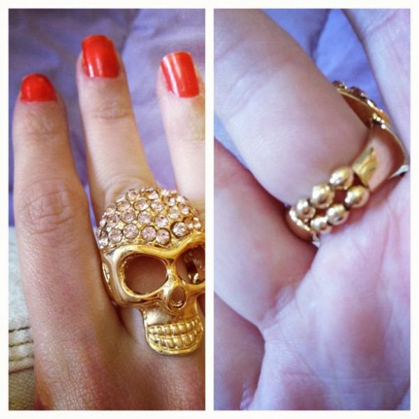 Anel de caveira com strass rosé